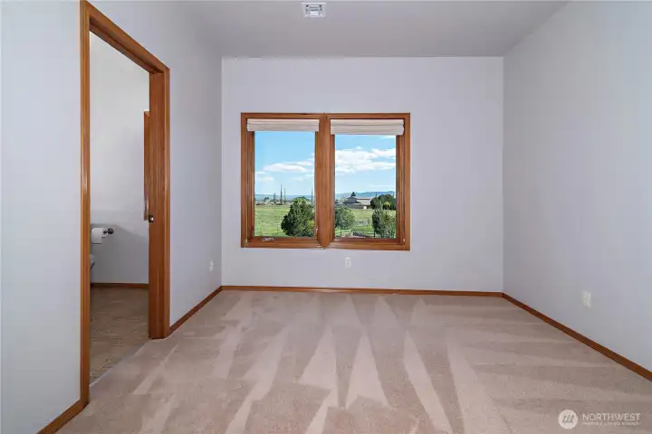 Bedroom with Jack & Jill