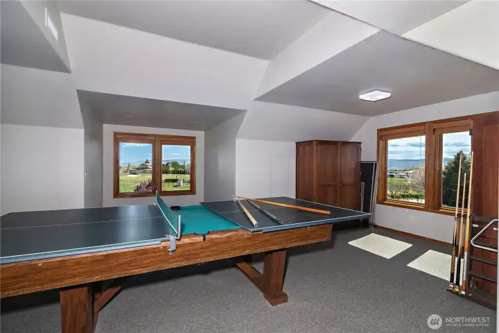 Bonus room with Pool table