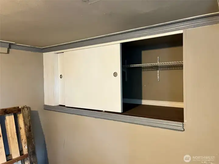 Hobby/Enclosed room cubby