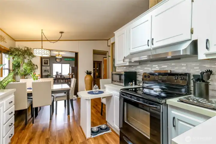 Kitchen & dining room