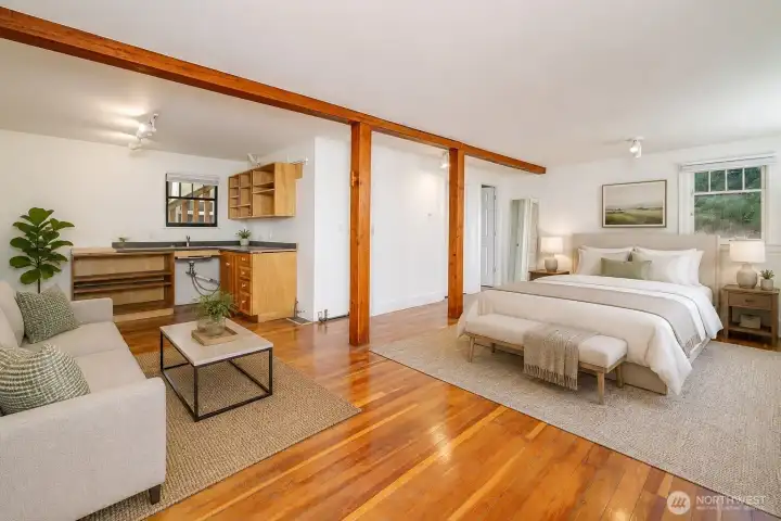 Virtual Staging...Previously used as additional bedroom and guest suite. Virtual Staging...Previously used as additional bedroom and guest suite.