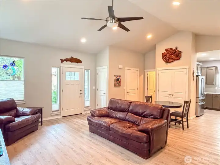 Open floorplan with room to roam. Open floorplan with room to roam.