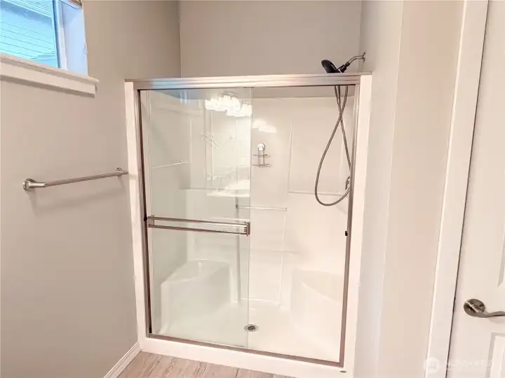 a double seat shower! a double seat shower!