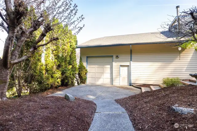 Looking towards the back of the garage