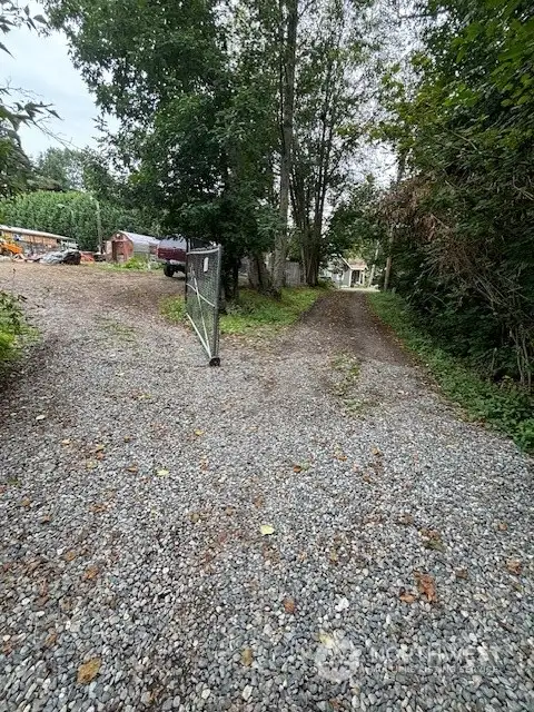 Rental #1 back drive way    (This is the 2nd enter and exit driveway) This is the driveway view