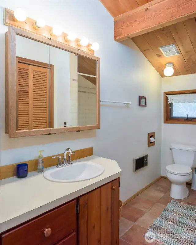 Upper level full bathroom