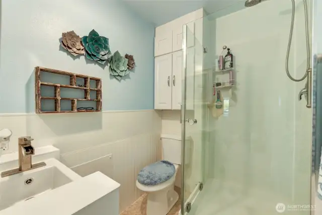 Bath off of the primary bedroom