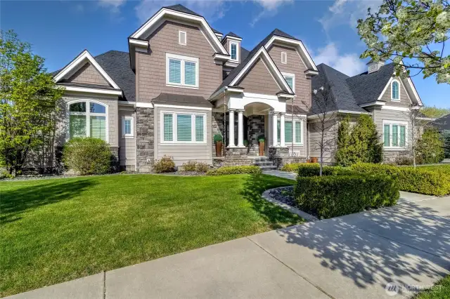 Custom Built 4+Bed/3.5 Bath Luxury Home