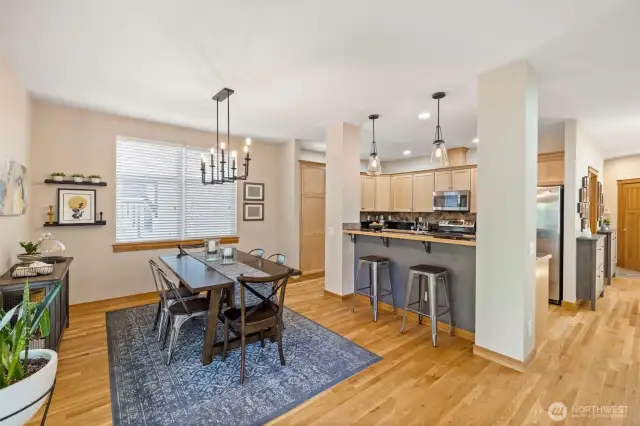 Charming eat-in counter/bar ideal for hosting events or easy everyday living.