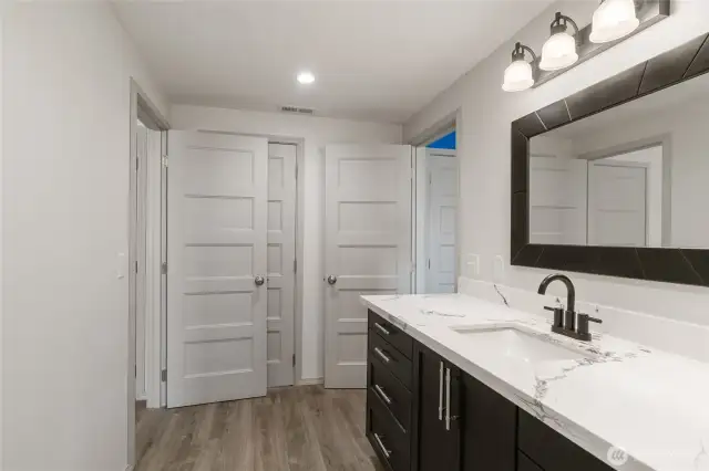 Jack & Jill bathroom, connecting bedroom 1&2