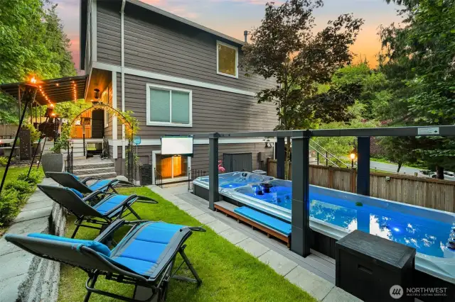 TV by the hot tub and pool stay