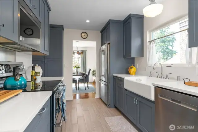State of the art, fully equipped kitchen with high-end stainless-steel appliances, and porcelain tile flooring