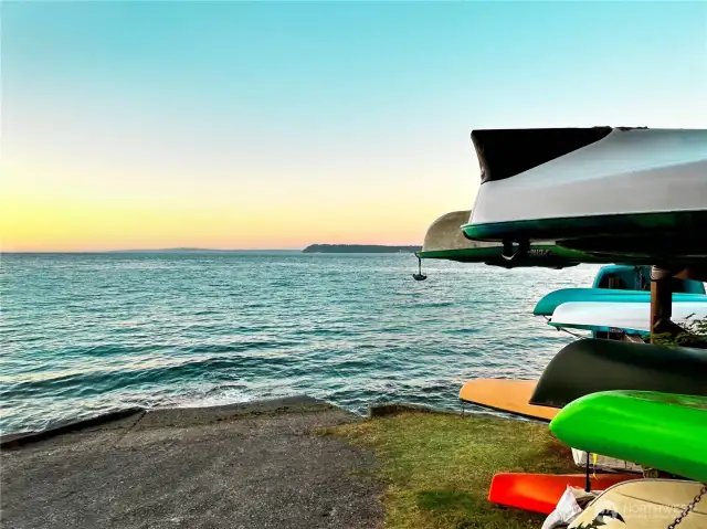 You can store your kayaks here.