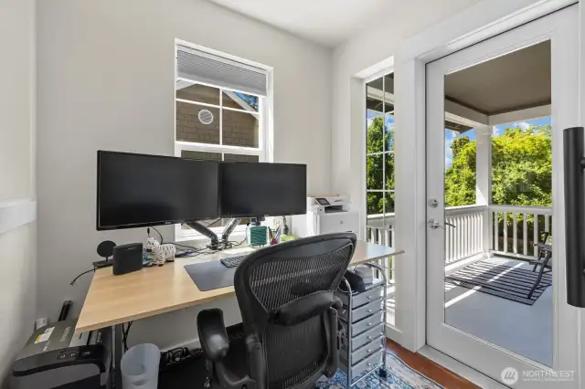 upper level office area off of deck