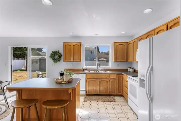 Color palette is pleasant and neutral, works with all styles