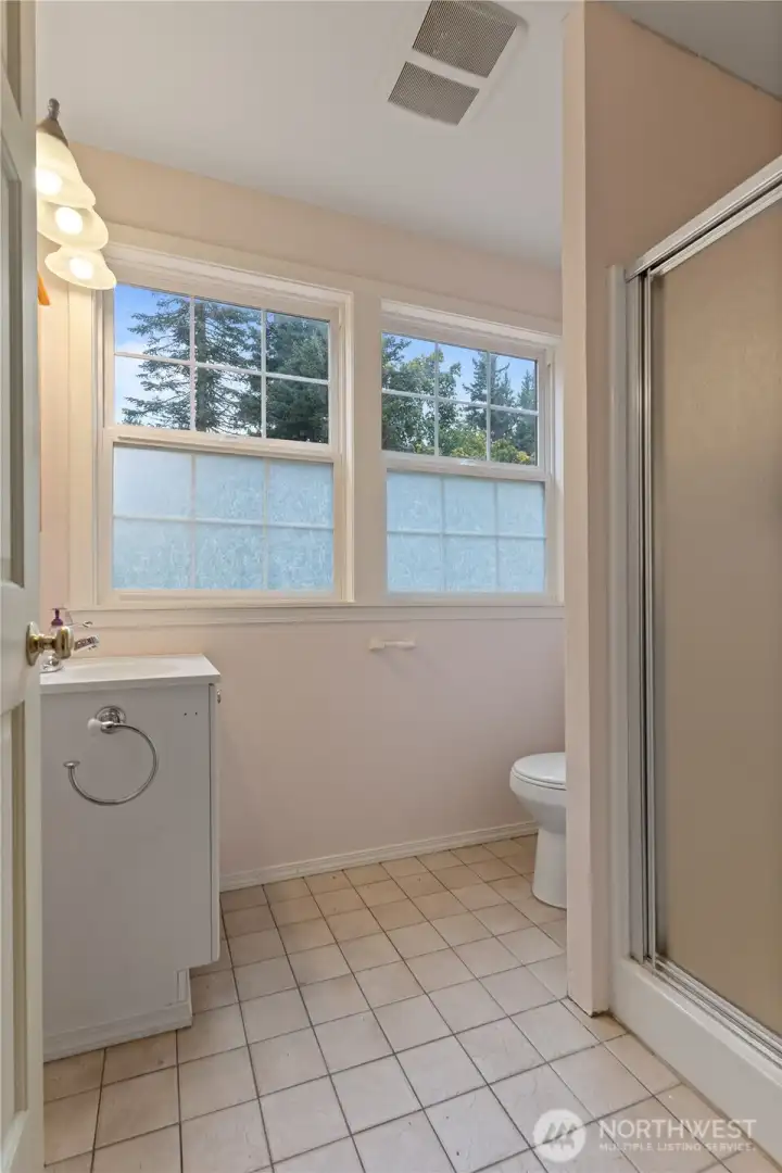 3/4 bathroom w/shower