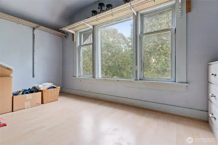 Office/extra finished room
