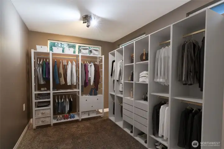 Primary Walkin closet.