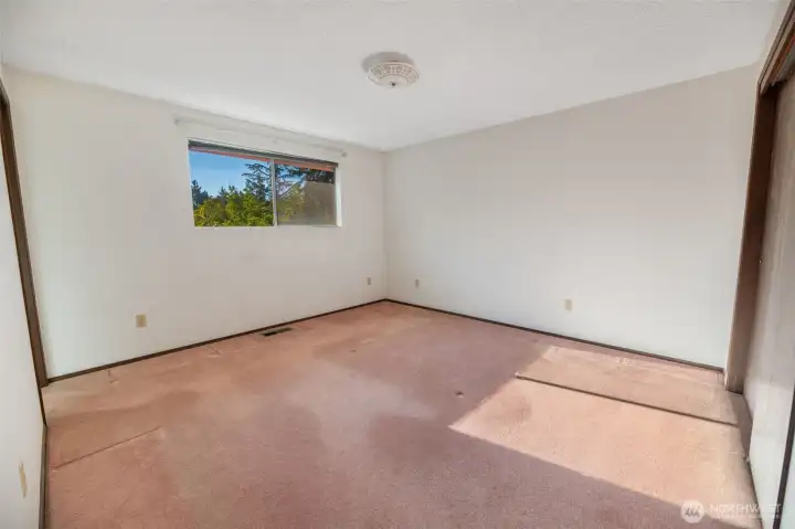 without the VS. There is a large closet to the right of this photo and ensuite bath on the left.
