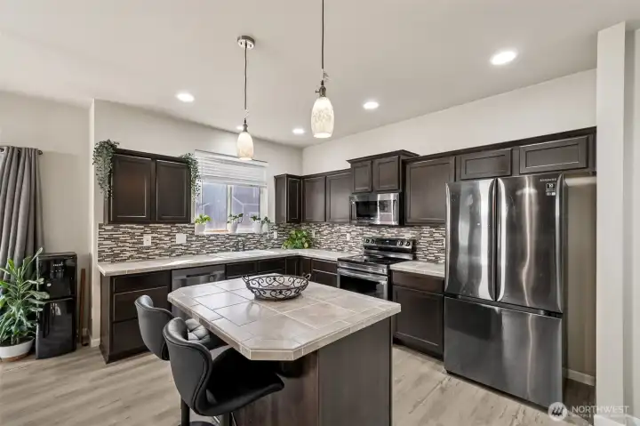 Gourmet kitchen with new SS appliance's.
