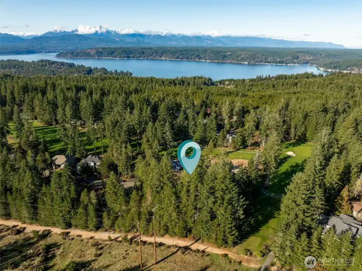 Aerial photo showing proximity to Hood Canal recreation.
