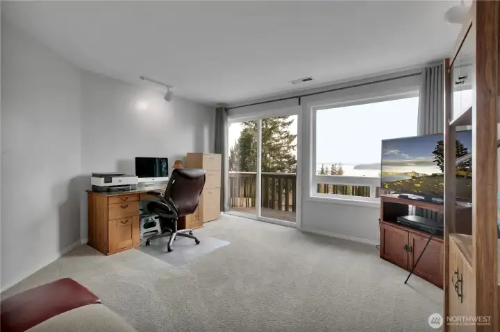 Den/Office or Flex Room off Primary EnSuite