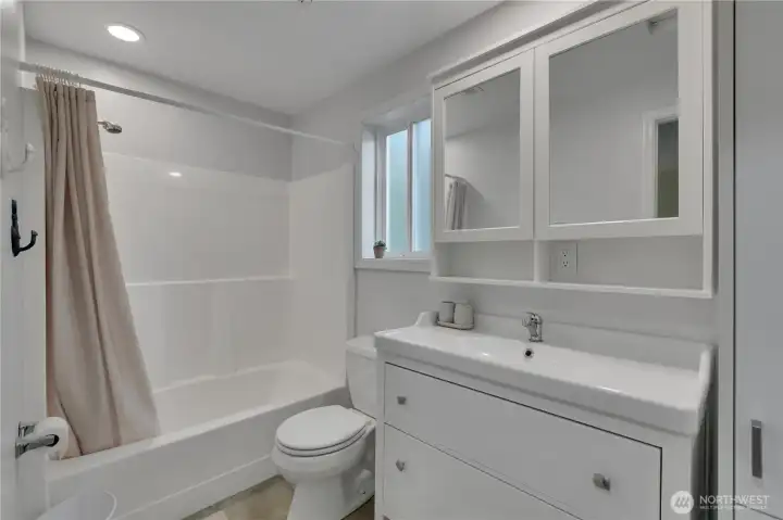 Upper Hallway Full Bath