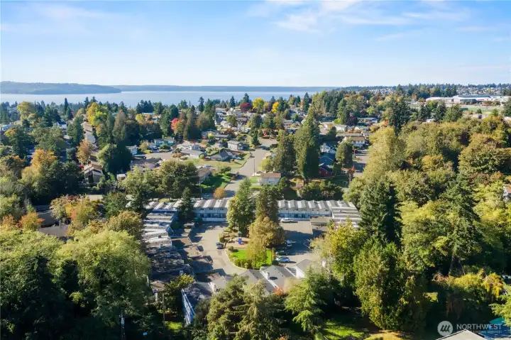 Close Proximity To Shopping & Dining