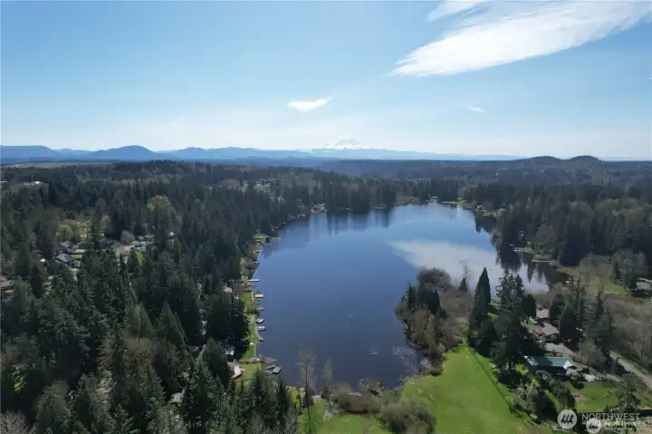 Experience premier living in the Lake Kathleen area of Renton Highlands. A prestigious neighborhood known for its natural beauty and privacy, yet close to all local conveniences.