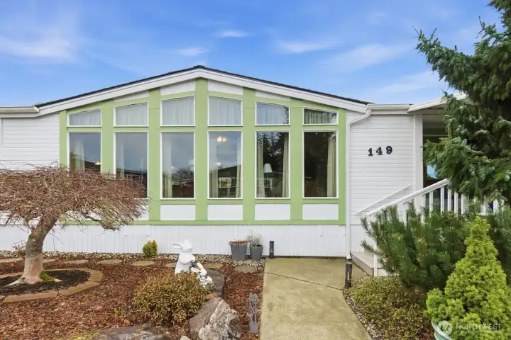 Fantastic location in the park and professionally landscaped