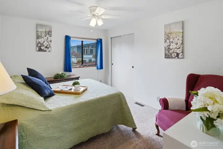 Spacious 2nd guest bedroom