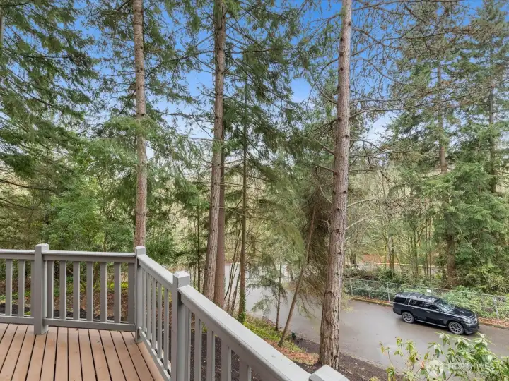 Ideally located (just a few minutes away) near the 200-acre Carkeek Park watershed with miles of scenic trails, lush forests, and shoreline access. Plenty off street parking for your guests.