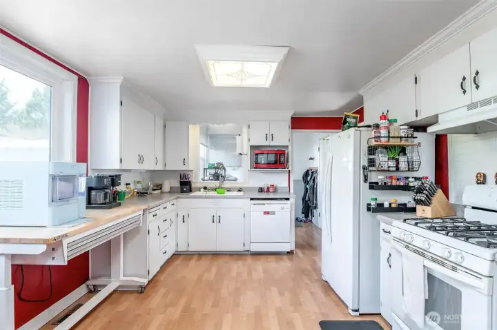 Kitchen. All appliances stay.