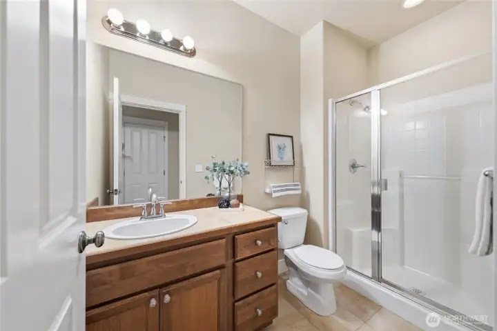Main level 3/4 bathroom