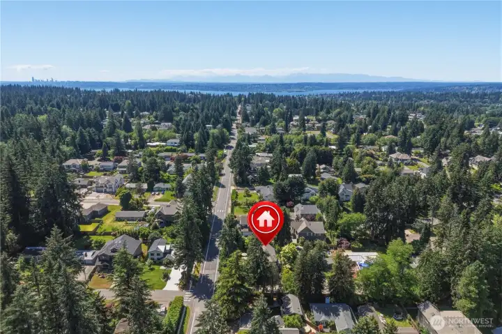 Only a 7-minute drive to Kirkland’s Lake Washington waterfront, parks, and shoreline trails