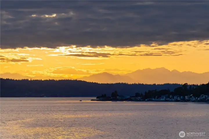 365 days of beautiful sunsets against the Puget Sound & Olympic Mountains 365 days of beautiful sunsets against the Puget Sound & Olympic Mountains