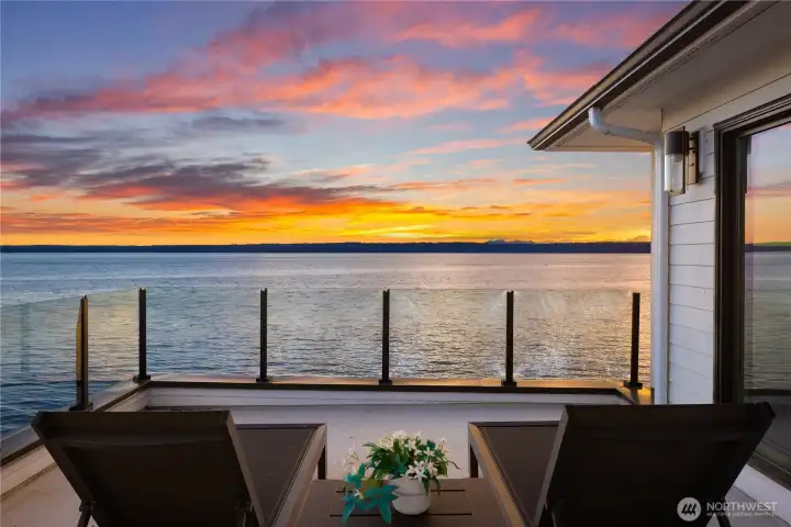 Escape to your private roof top deck off of the primary suite. Escape to your private roof top deck off of the primary suite.