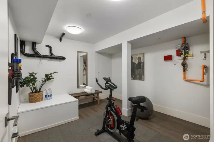 Large flex room for gym or storage Large flex room for gym or storage