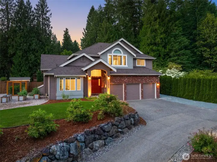 Welcome to this secluded Cottage Lake community home