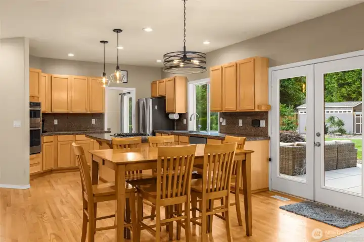 Eat-in kitchen for everyday gathering