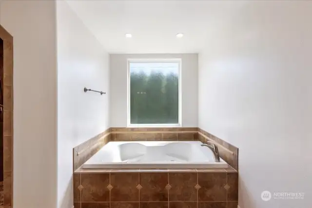 Primary Bath Jetted tub