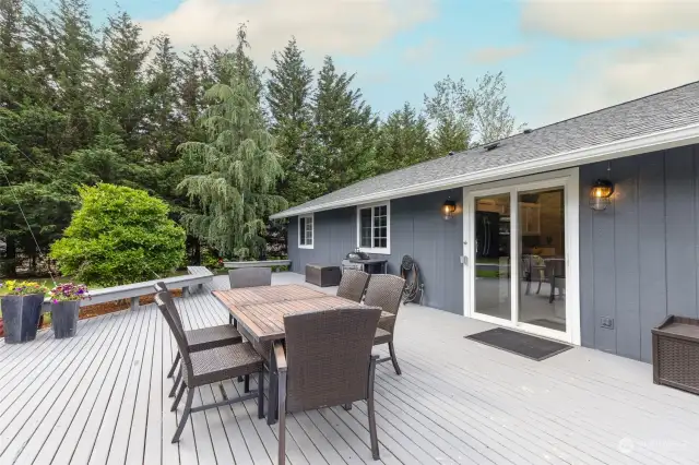 Huge entertainment sized deck with bench seating is great for those summer BBQ's!