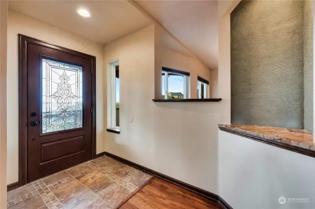 Entry with a nook for your favorite artwork!