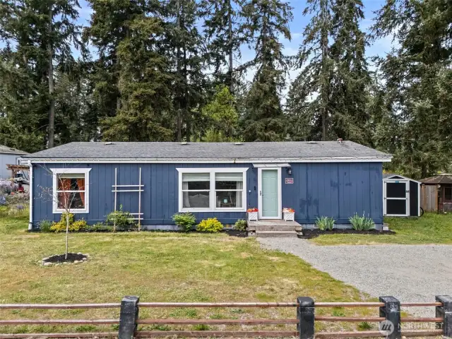 Welcome Home! Newer Exterior & Interior Paint