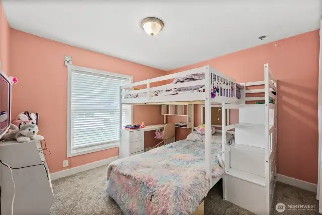 Guest Bedroom #1. Window Blinds & Newer Carpet!