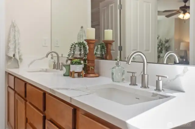 New quartz counters and double sinks!