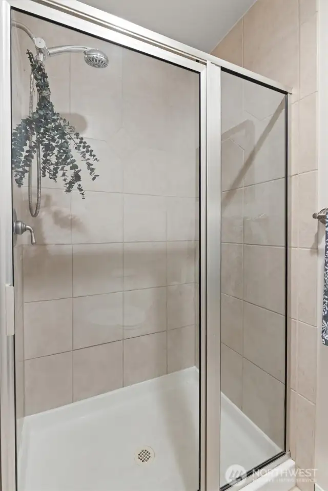 Separate shower & toilet room