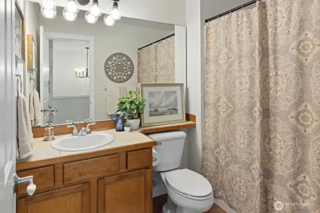 Upstairs full bathroom