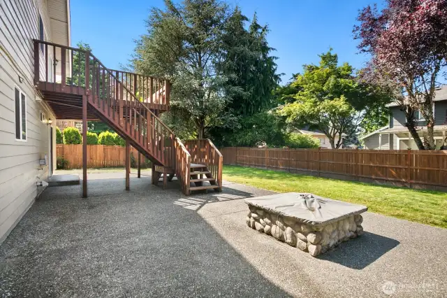 Nice stairway to yard