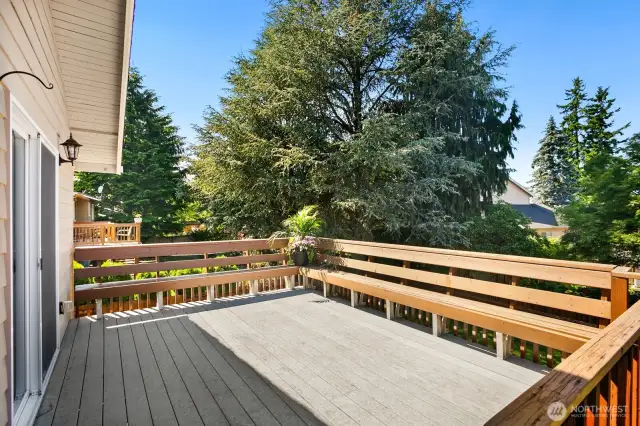Snazzy deck off kitchen with built-in seating